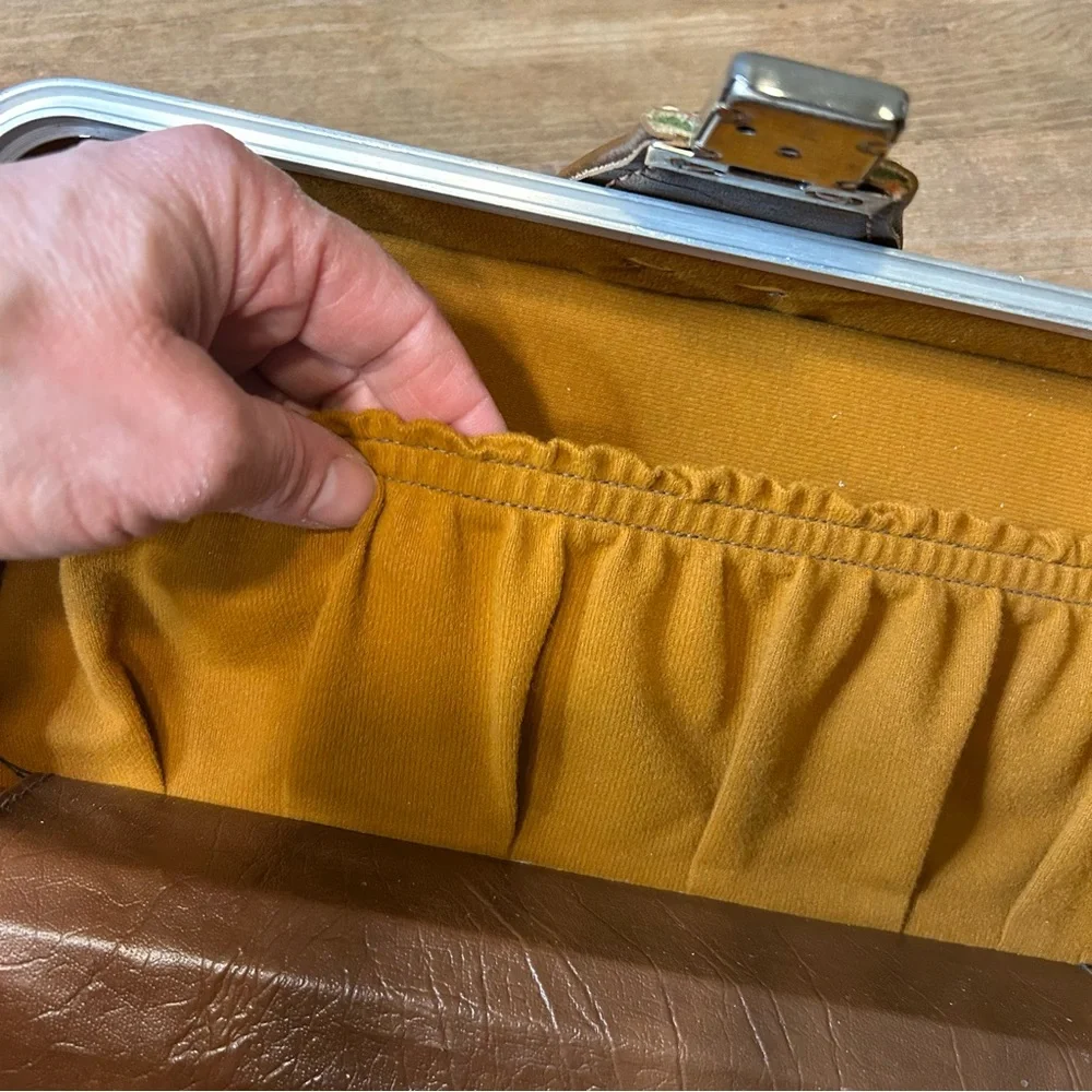 Vintage 1960s / 1970s Brown Faux Leather Camera Carrying Case